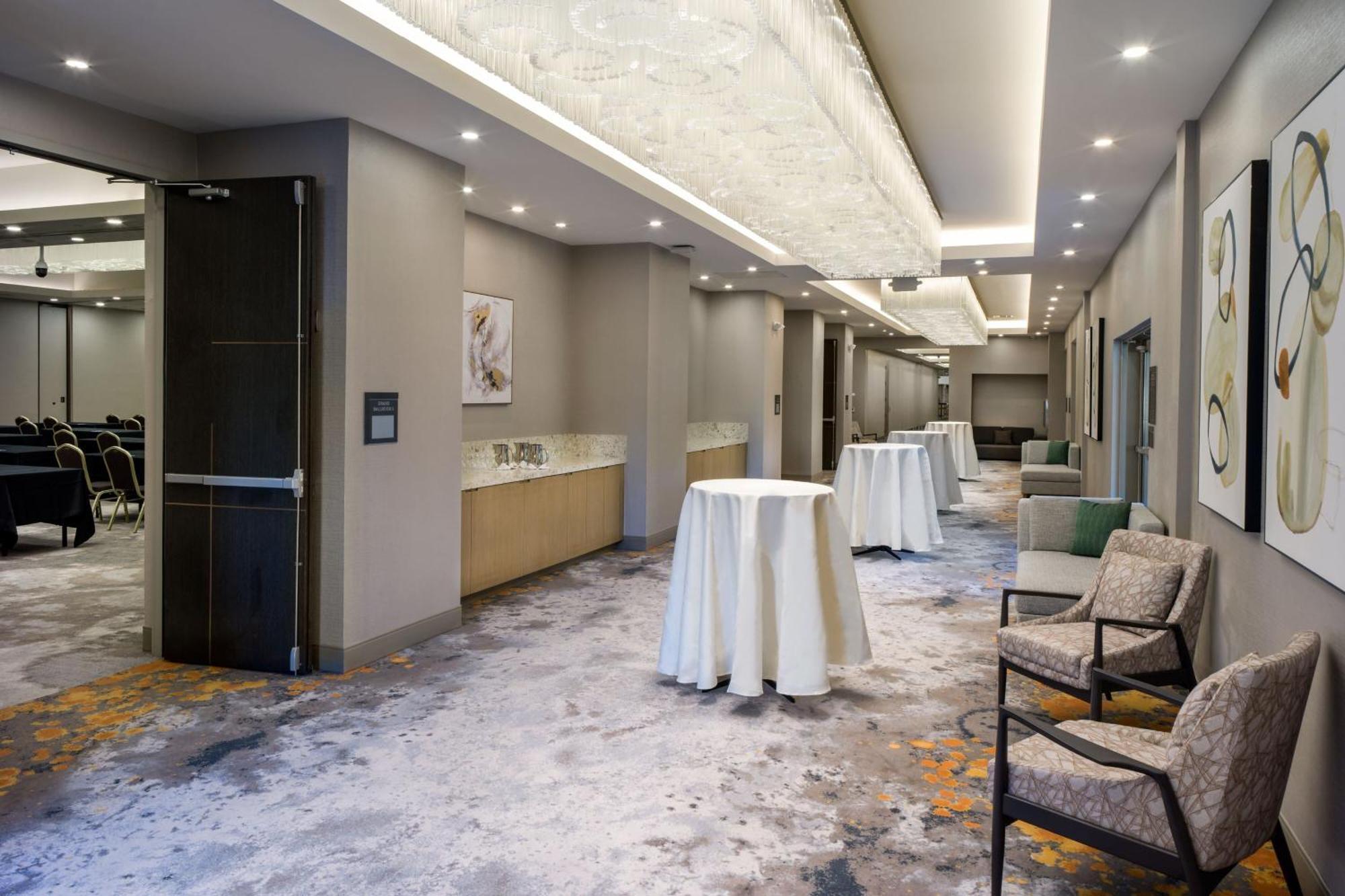 Delta Hotels By Marriott Ontario Airport Екстериор снимка