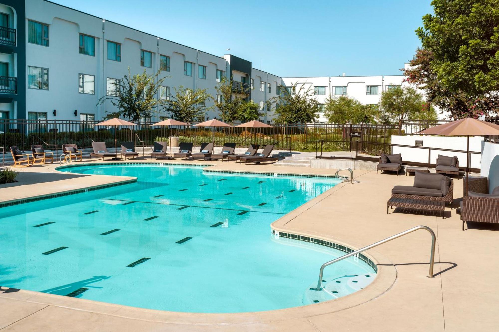 Delta Hotels By Marriott Ontario Airport Екстериор снимка