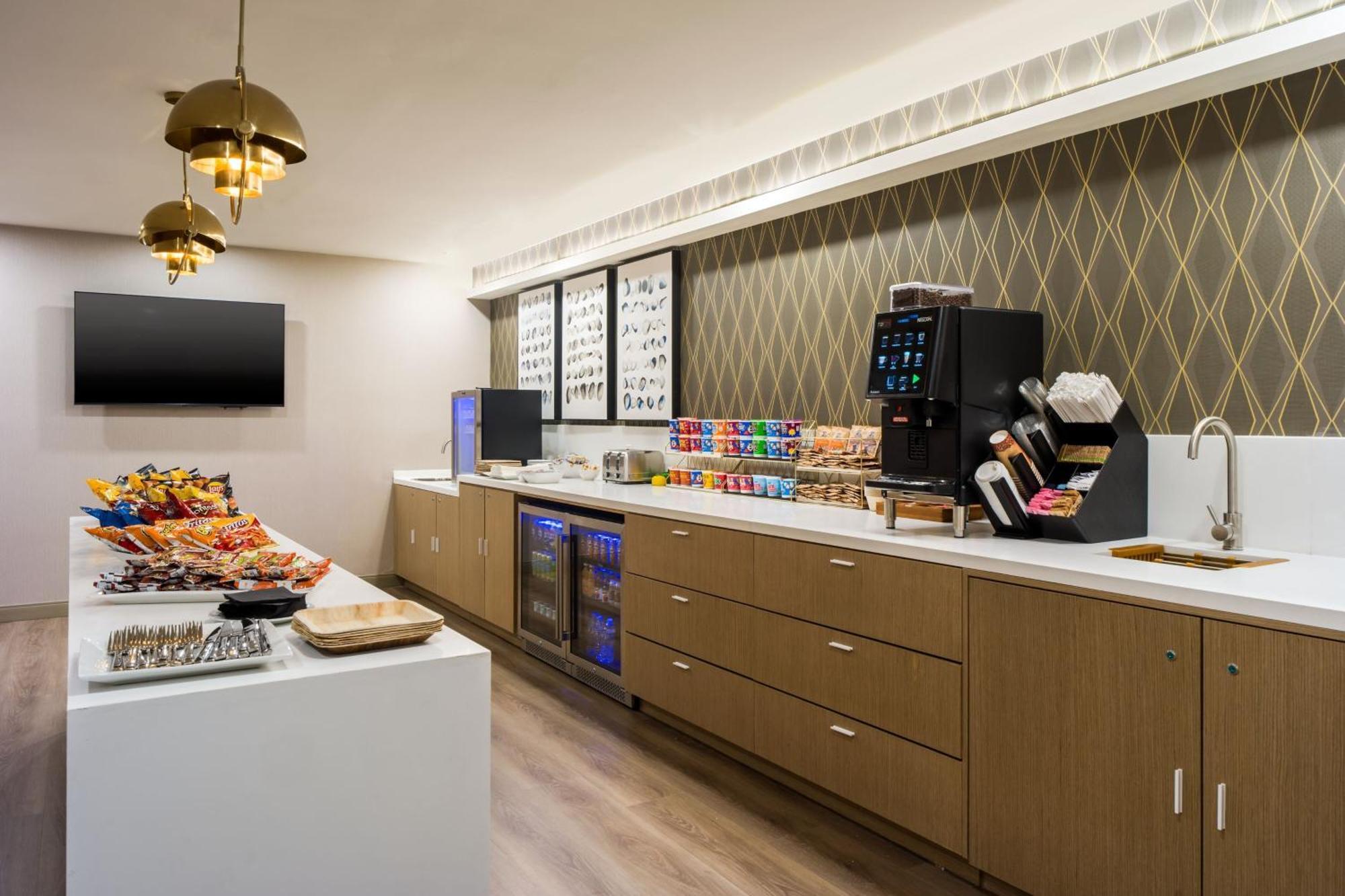 Delta Hotels By Marriott Ontario Airport Екстериор снимка