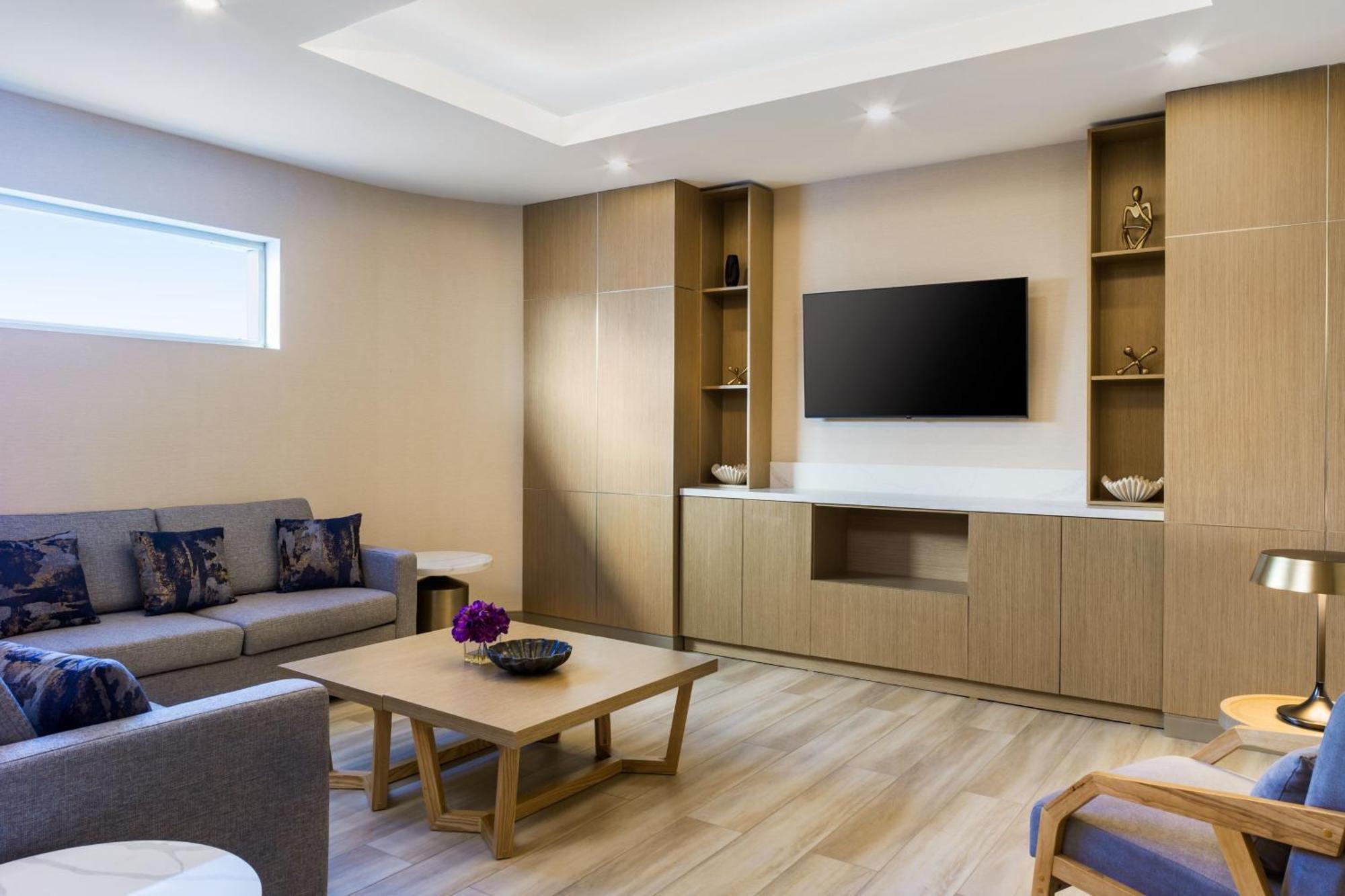 Delta Hotels By Marriott Ontario Airport Екстериор снимка