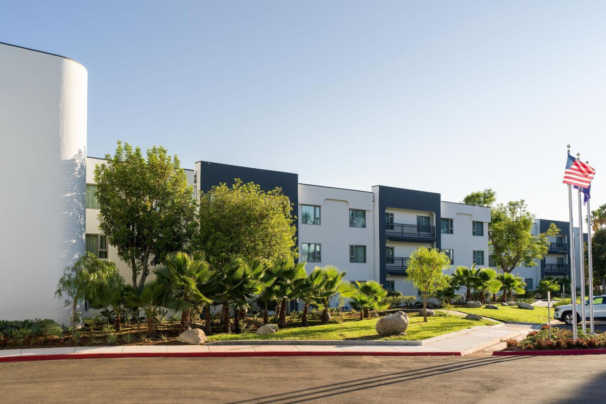 Delta Hotels By Marriott Ontario Airport Екстериор снимка