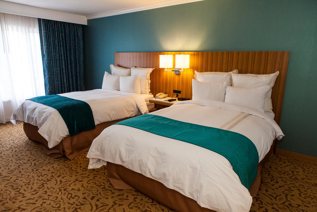 Delta Hotels By Marriott Ontario Airport Стая снимка
