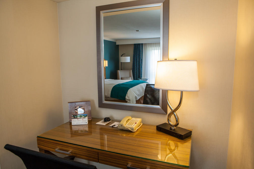 Delta Hotels By Marriott Ontario Airport Стая снимка