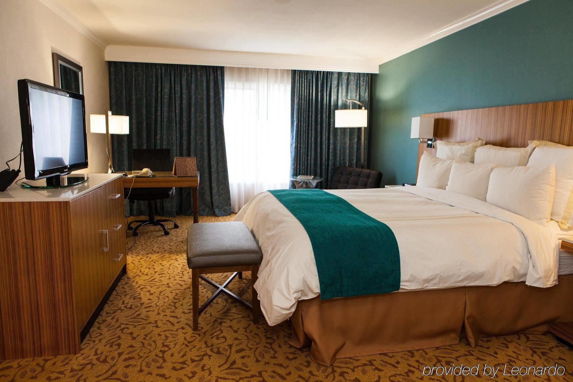 Delta Hotels By Marriott Ontario Airport Екстериор снимка