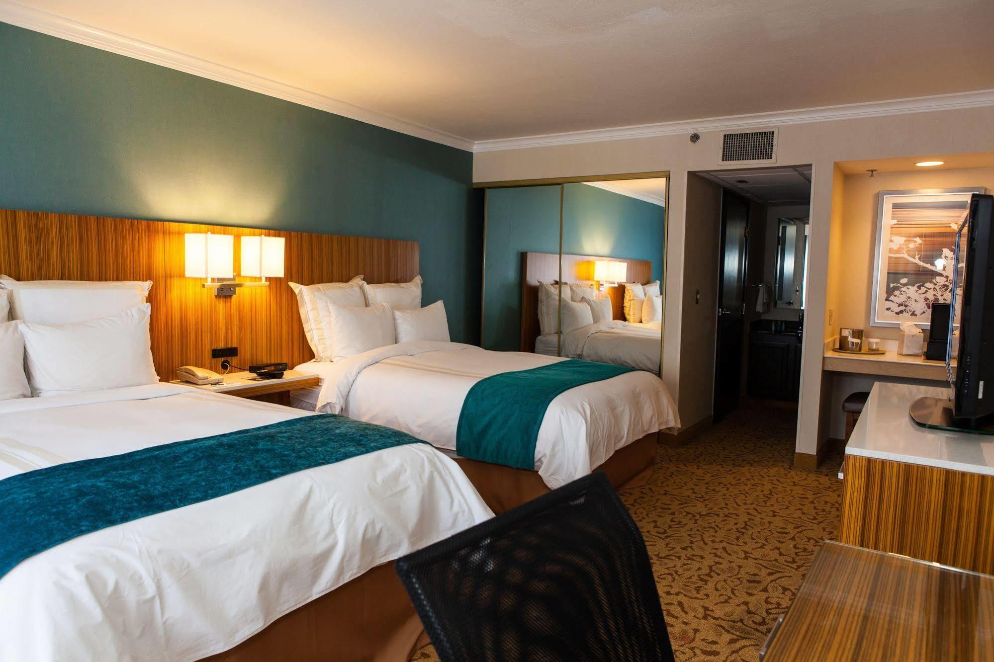 Delta Hotels By Marriott Ontario Airport Екстериор снимка